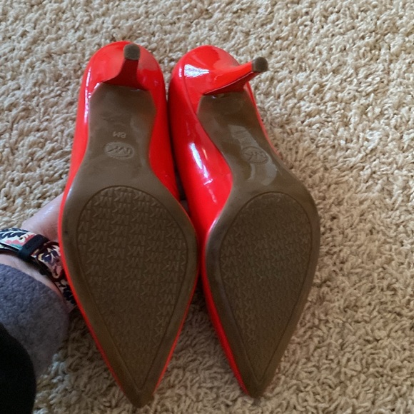 Michael Kors coral patent pumps - Picture 6 of 10